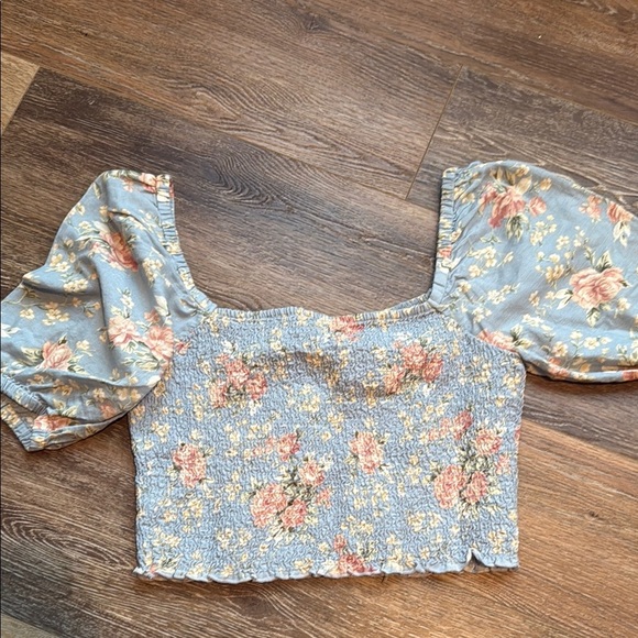 Chic Floral Puff Sleeve Top - Picture 3 of 3